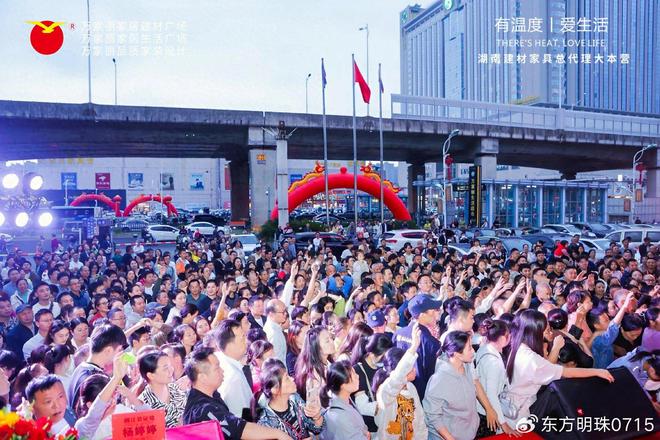哲学：客厅里的惬意时光j9国际左右家居的舒适(图2)